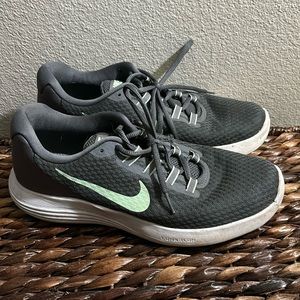 Nike LunarConverge Women’s running shoe Size 10